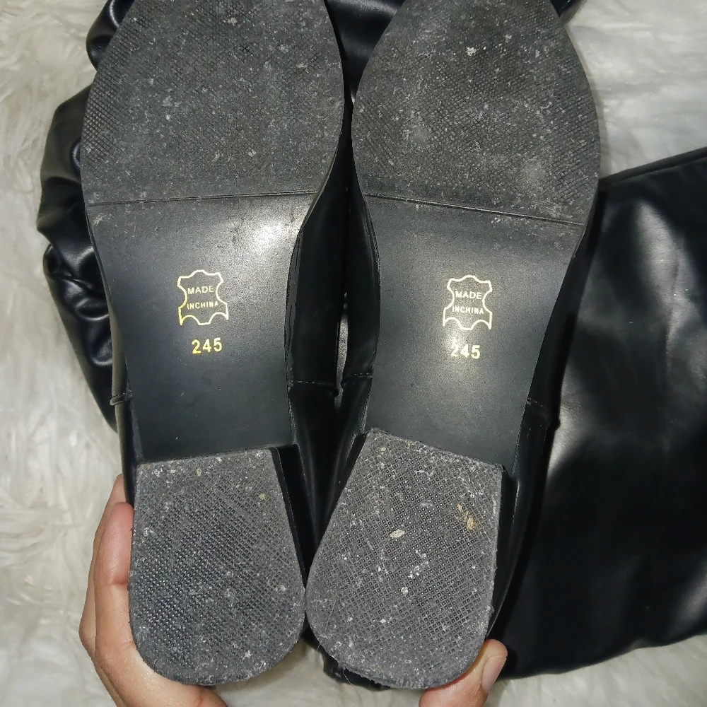 Women Black slouchy flat knee boots - Picture 10 of 12